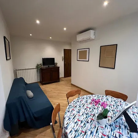 Tavoleria Center 2-bedrooms Flat *